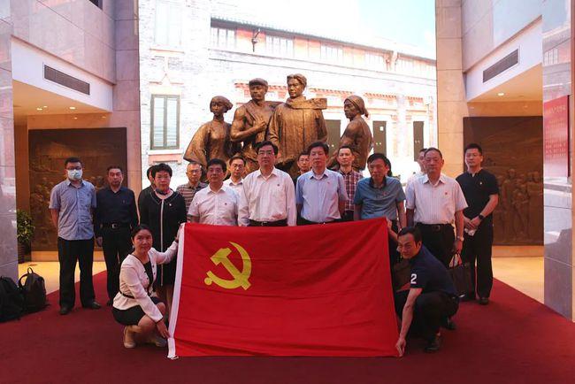 苏州举行今年首场高校毕业生双选会